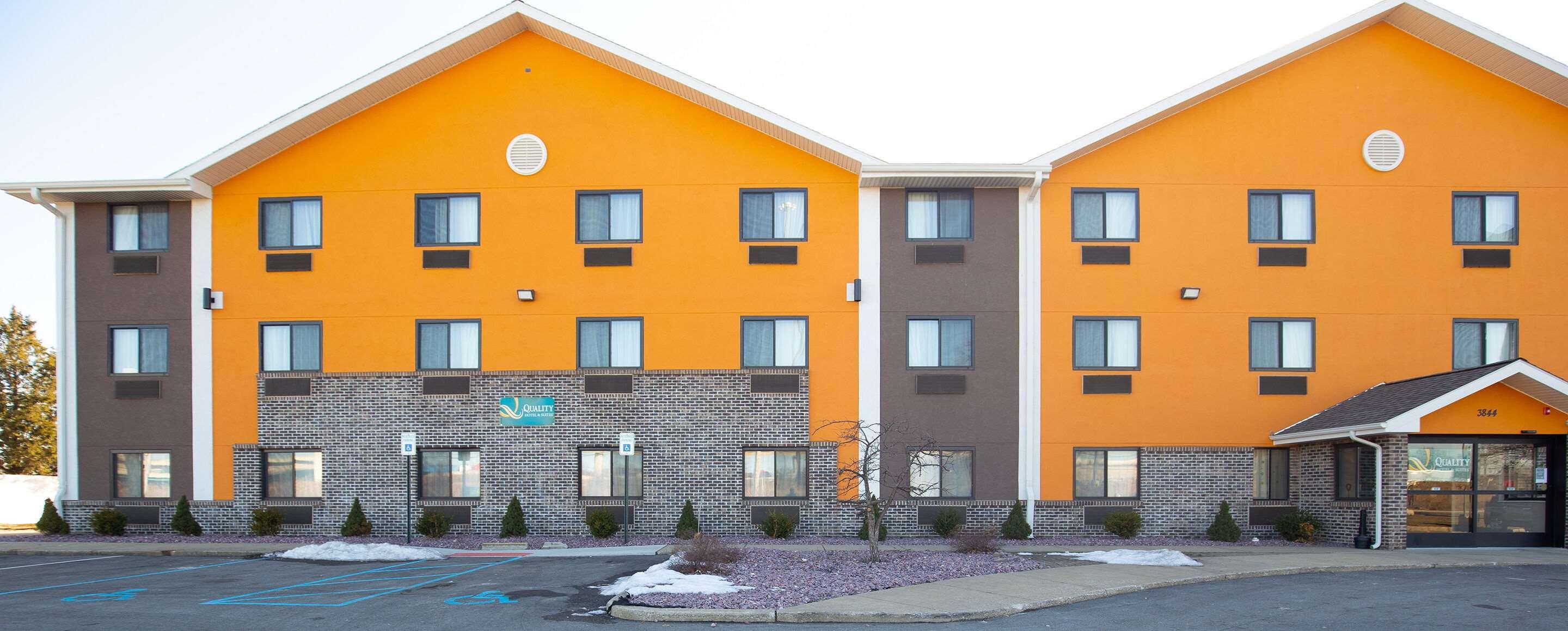 Quality Inn & Suites Hammond Near I-8090 المظهر الخارجي الصورة