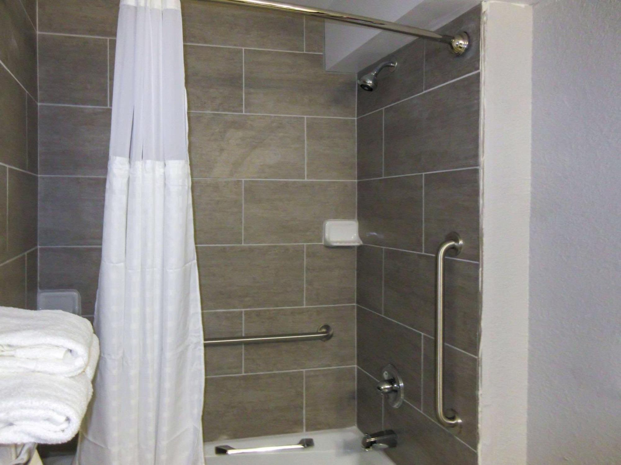Quality Inn & Suites Hammond Near I-8090 المظهر الخارجي الصورة