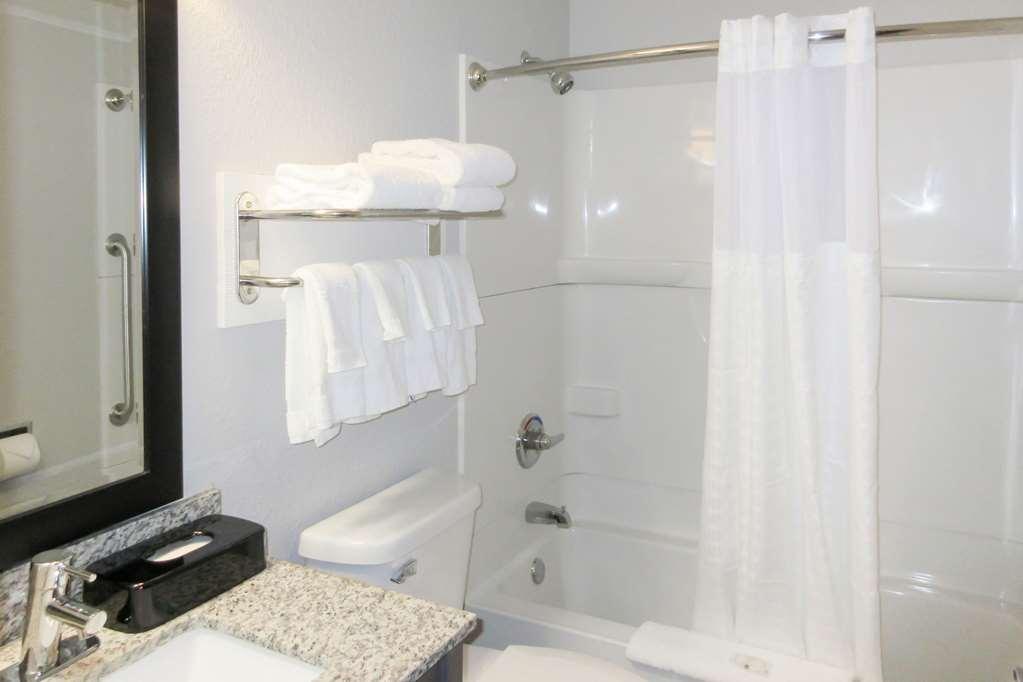 Quality Inn & Suites Hammond Near I-8090 الغرفة الصورة